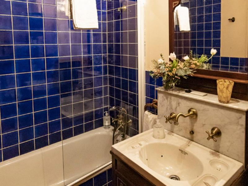 Triple Room with Bath image 2