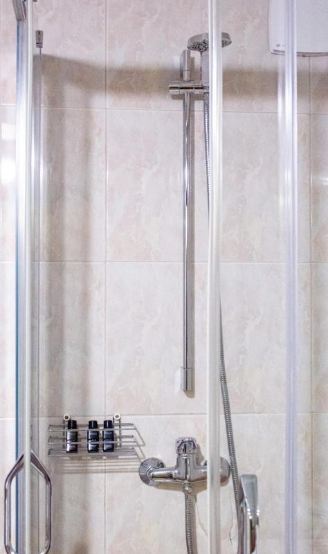 Standard Twin Room image 3