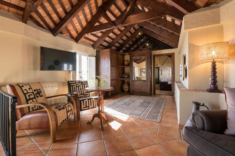 Suite with Spa Bath image 3