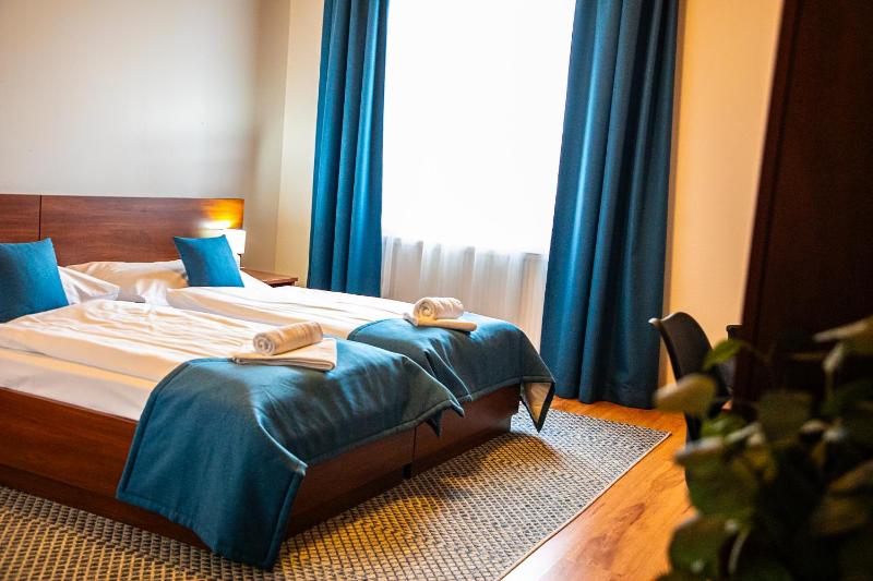Standard Twin Room image 1