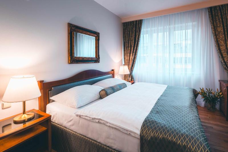 Double Room with Air Conditioning image 4