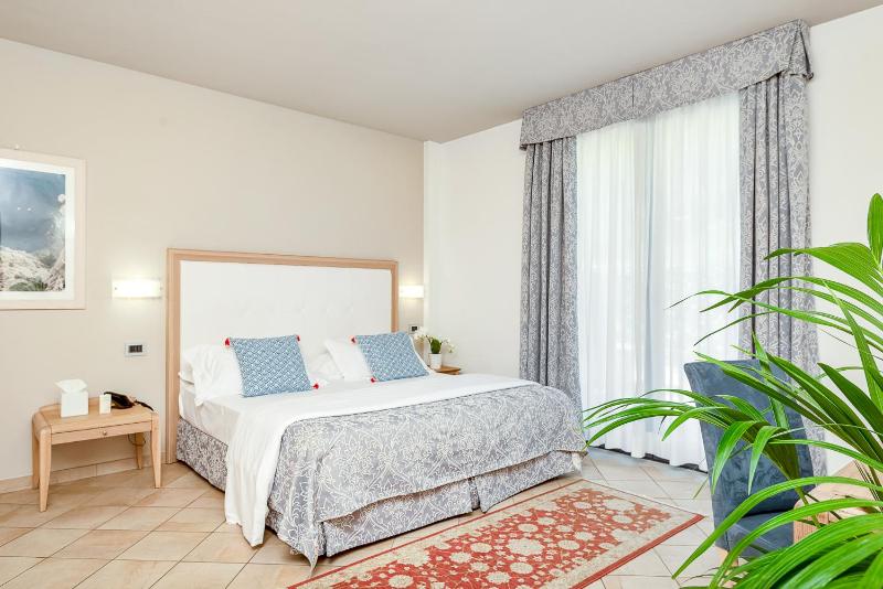 Double Room image 1