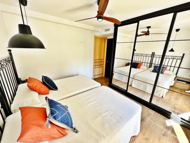 LUXURIOUS BEACH APARTMENT WITH POOL - image 25