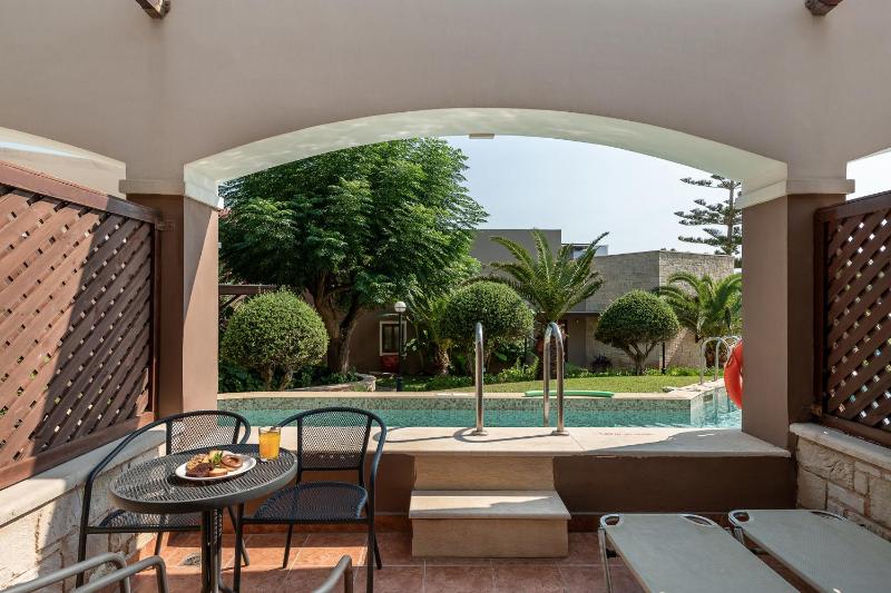 Family Suite with Garden View and Sharing Pool image 1