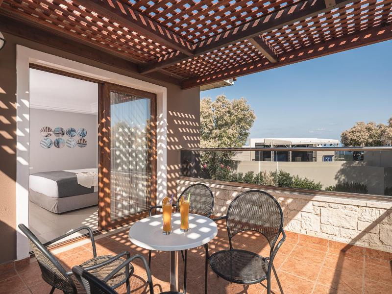 Family Suite with Garden View image 3