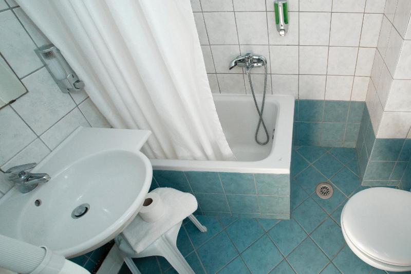 Double Room with Sea View image 3