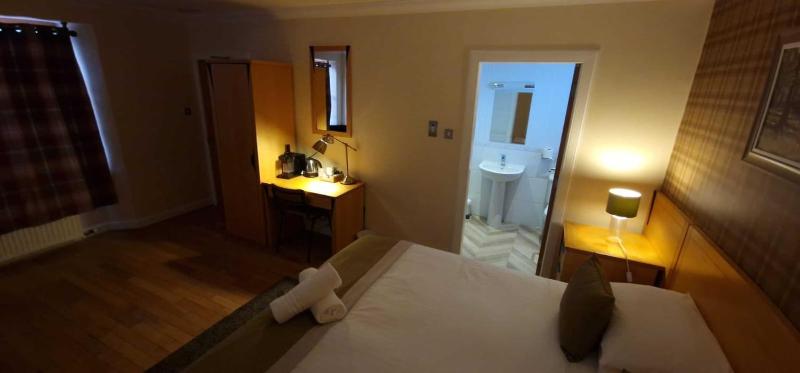 Double Room image 4