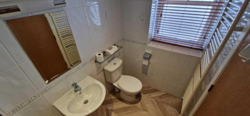 Double Room image 3