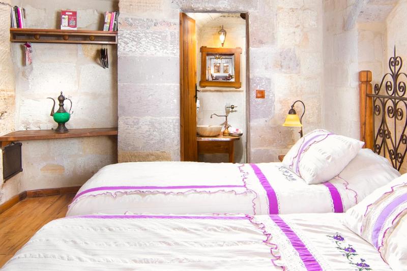 Twin  Stone Room  image 1