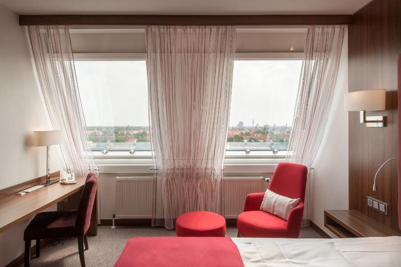 Superior King Room image 4