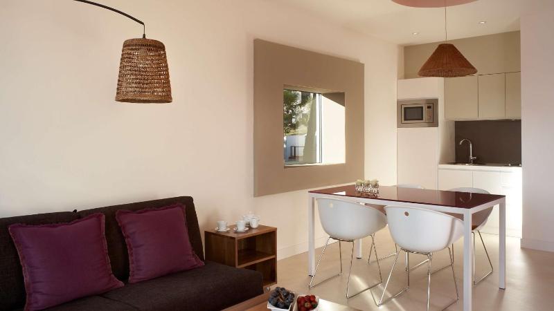 One-Bedroom Apartment image 1