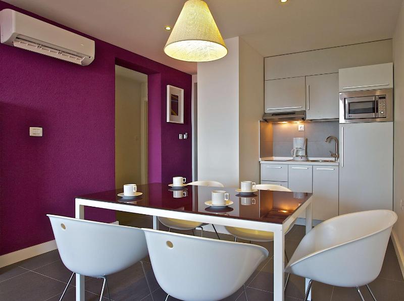 Premium Two-Bedroom Apartment - Sea Side image 2