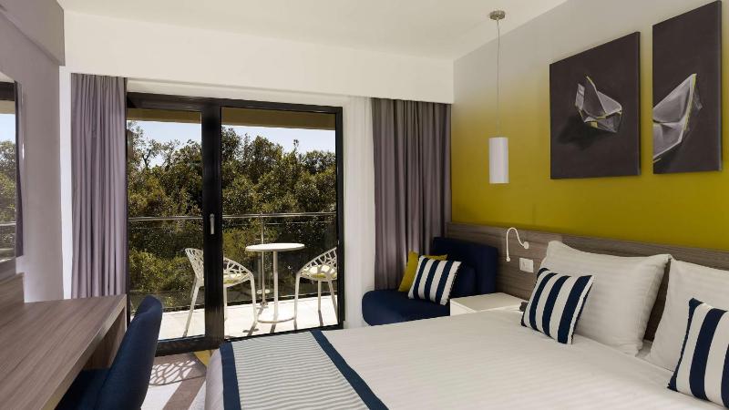 Superior Double Room with Balcony image 1