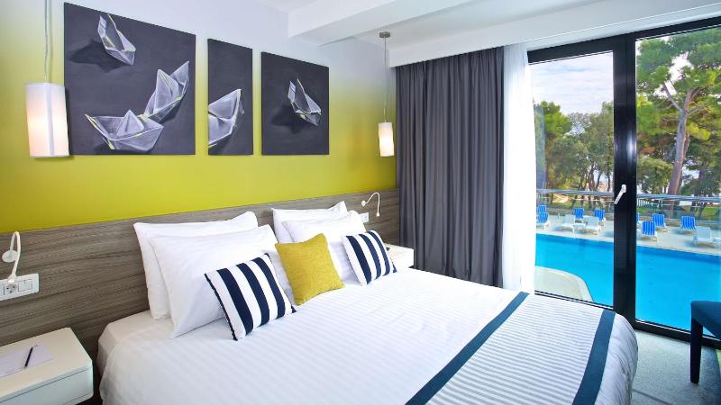 Standard Double Room with Pool View image 1