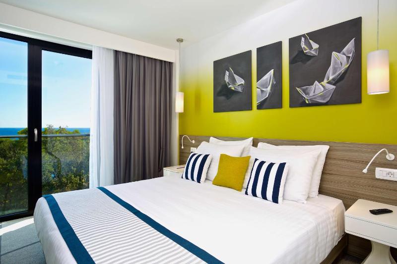 Standard Double Room with Pool View image 3