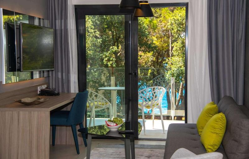 Two-Bedroom Suite with Balcony image 1