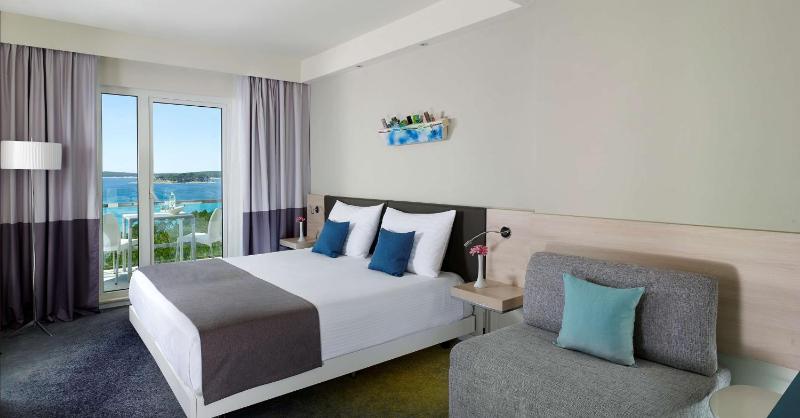 Superior Double or Twin Room with Balcony - Sea Side image 3
