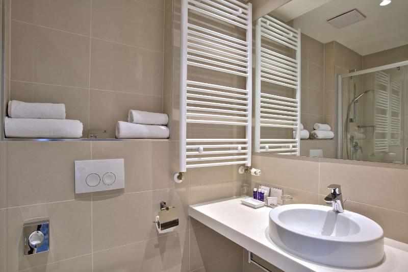 Superior Double or Twin Room image 4