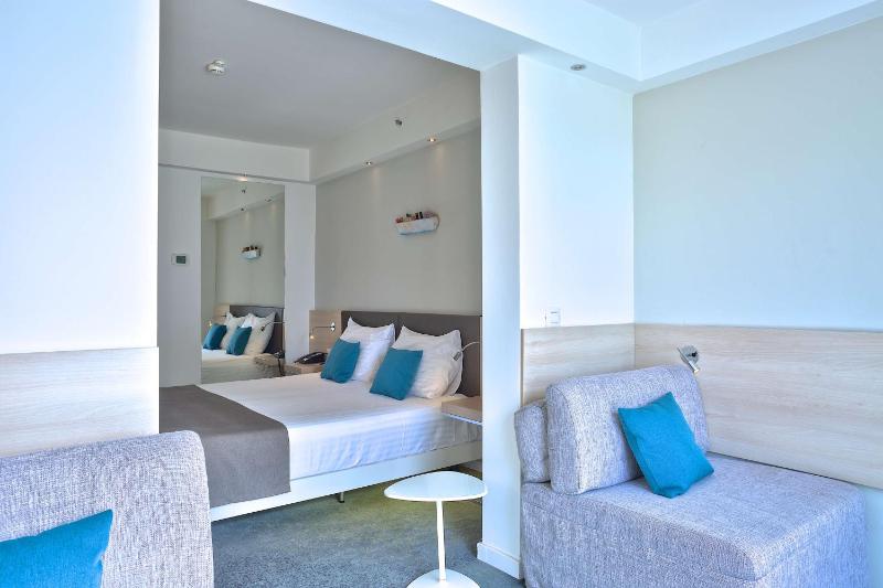 Family Room with Terrace image 4