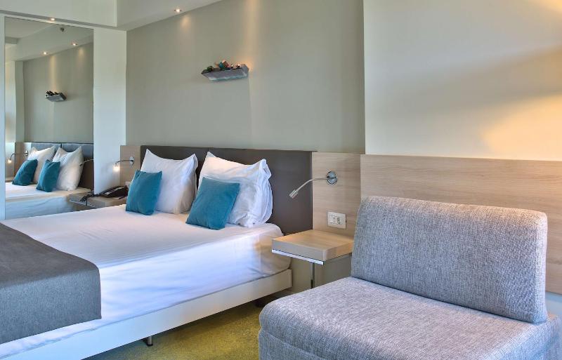 Superior Double or Twin Room with Balcony image 3