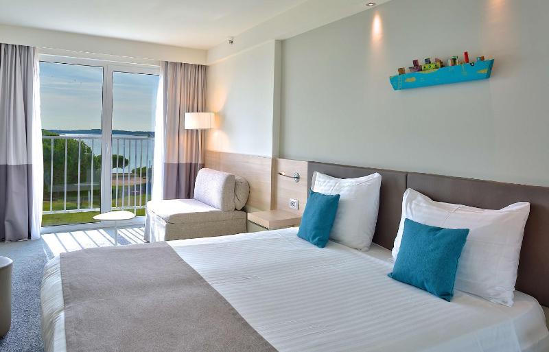 Superior Double or Twin Room - Sea Side image 3