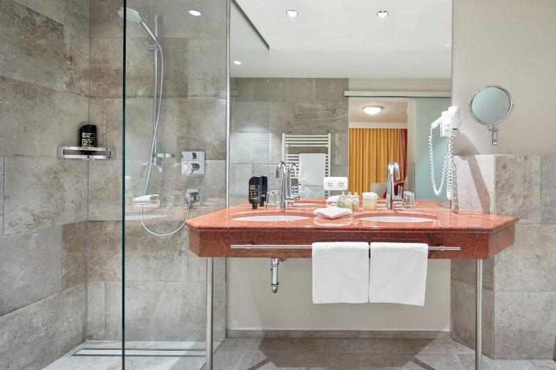 Single Room with Balcony image 4