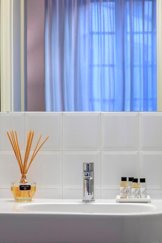 Triple Room with Private Bathroom image 2