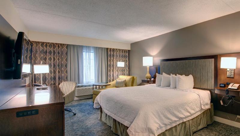 King Room with King Bed - Non-Smoking image 2