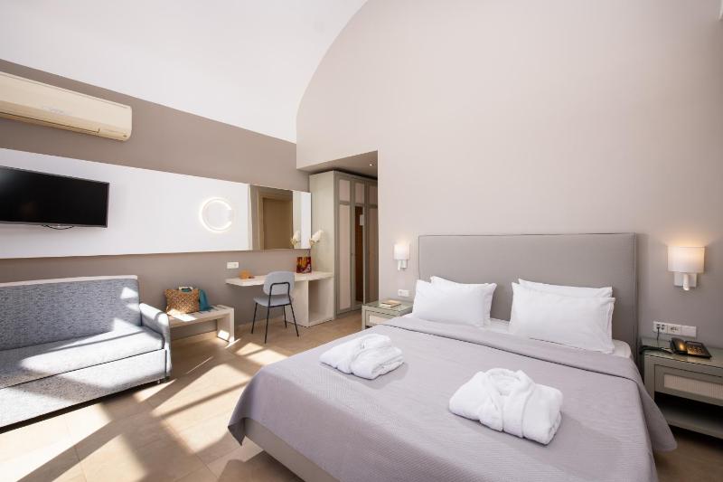 Superior Double Room with Garden View image 3