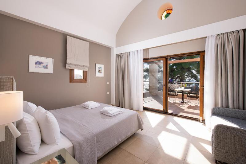 Superior Double Room with Garden View image 1