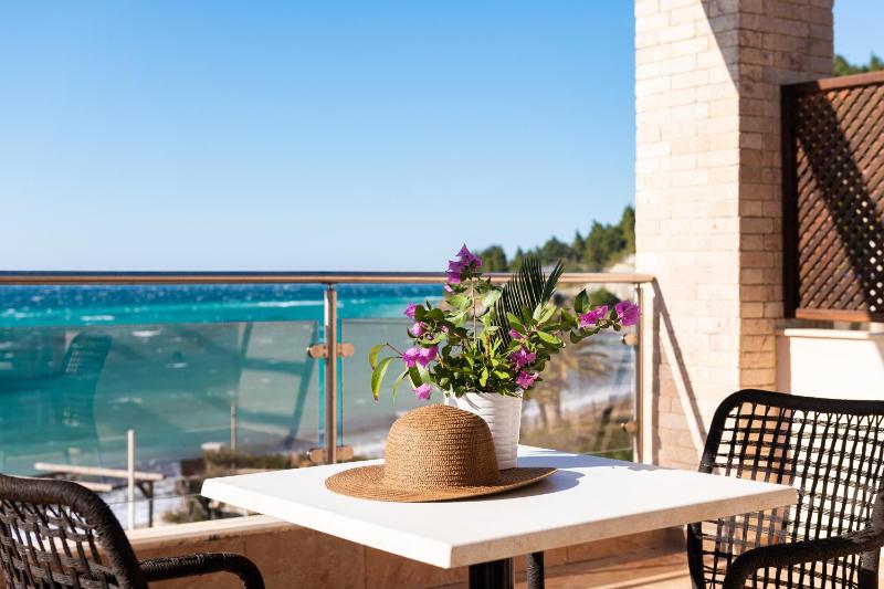 Superior Double Room - Beach Front image 4