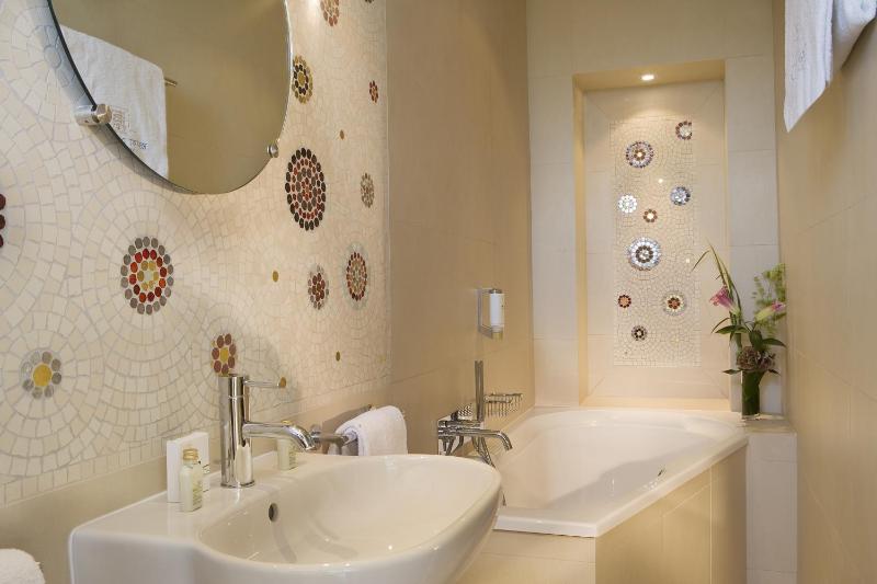 Suite (2 Adults) image 2