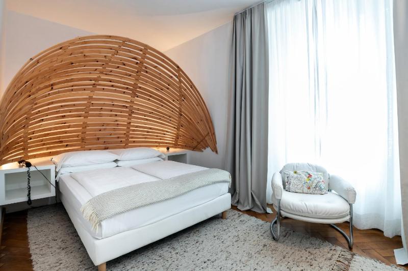 Design Double Room image 3