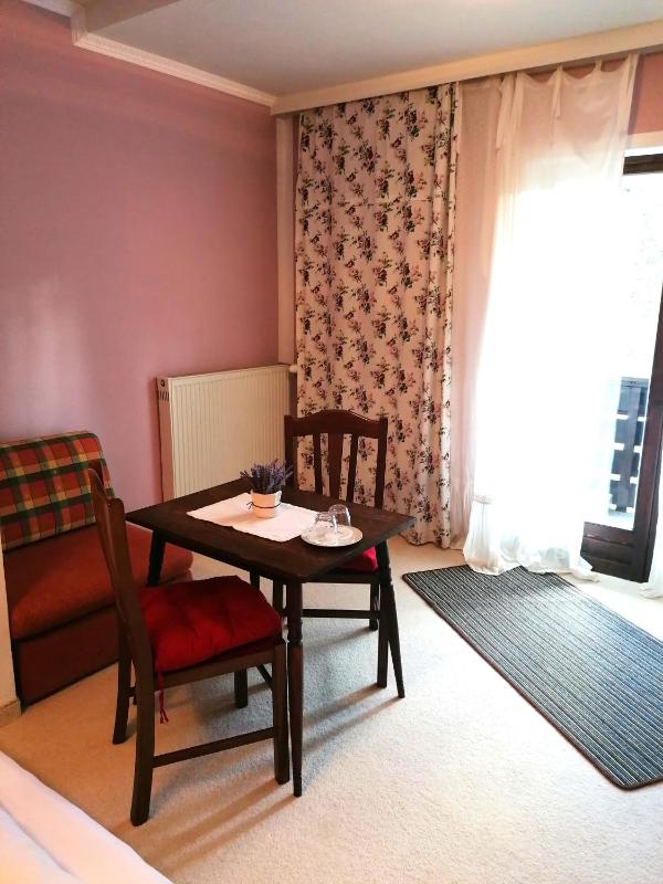 Standard Twin Room image 4