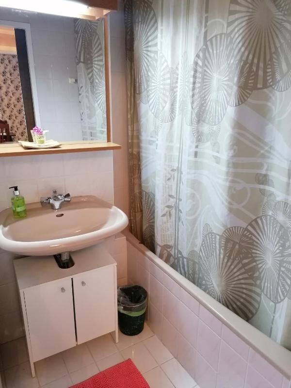 Standard Twin Room image 3