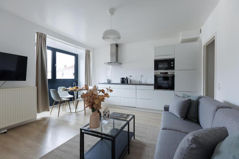 One-Bedroom Apartment image 3