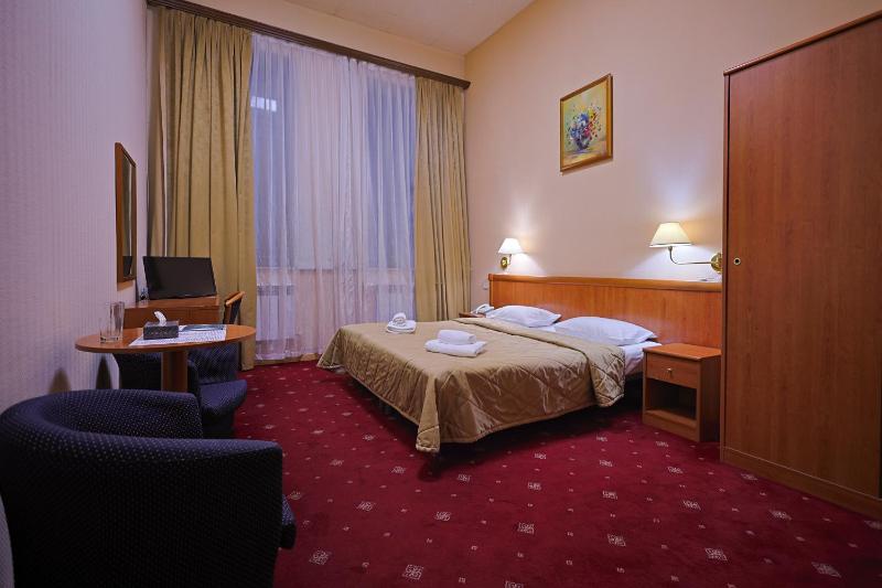 Deluxe Double or Twin Room image 1