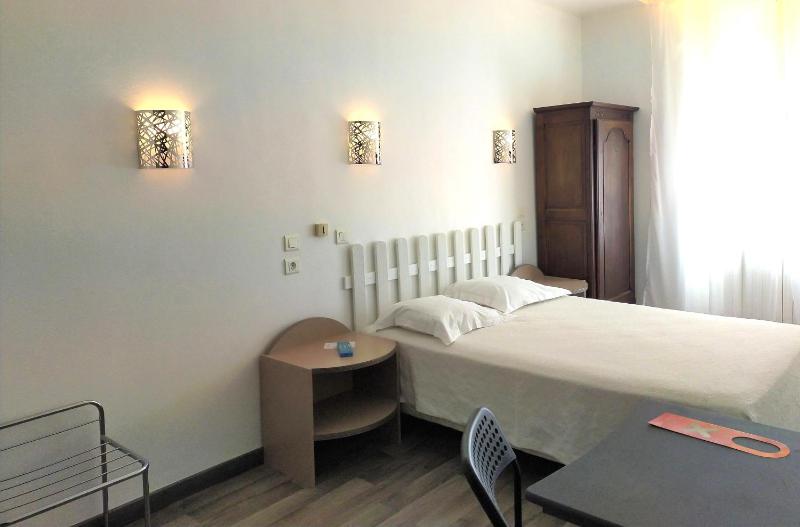 Double Room image 2