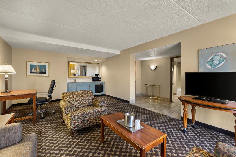 King Room with Balcony image 2