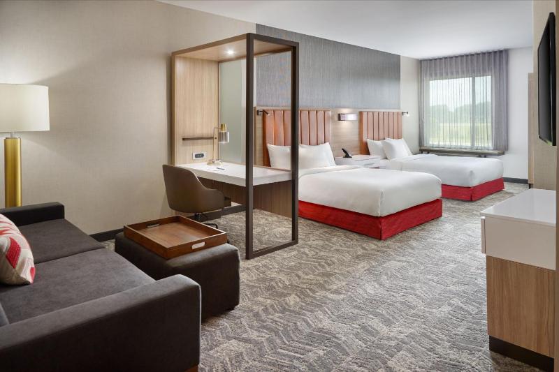 Queen Suite with Tub - Mobility Accessible image 1