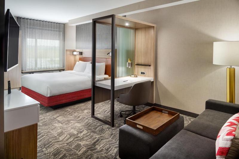 King Suite with Tub - Mobility Accessible image 1