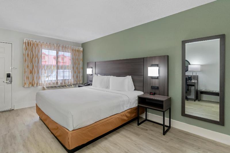 King Room - Non Smoking image 2