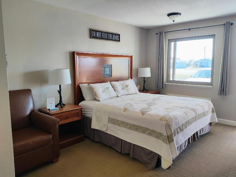 Premium King Room image 4