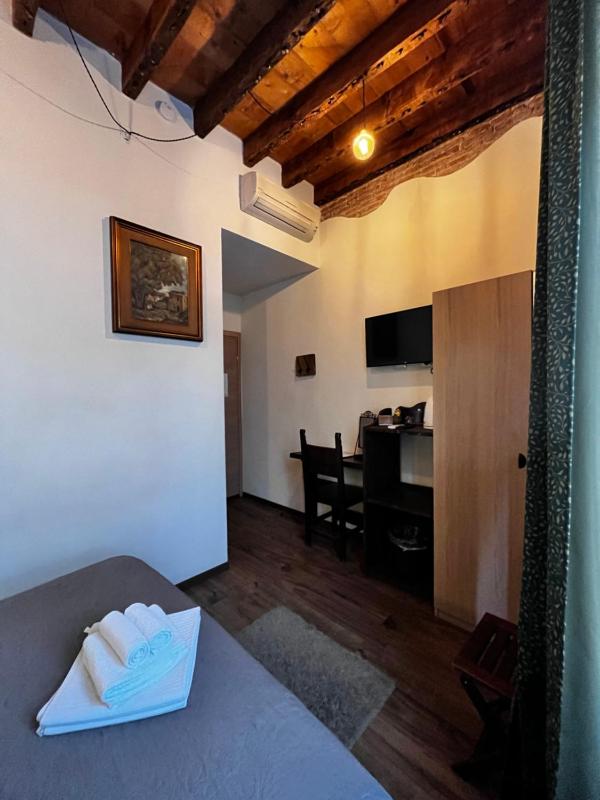 La Taverna del Metallo Rooms - image 25