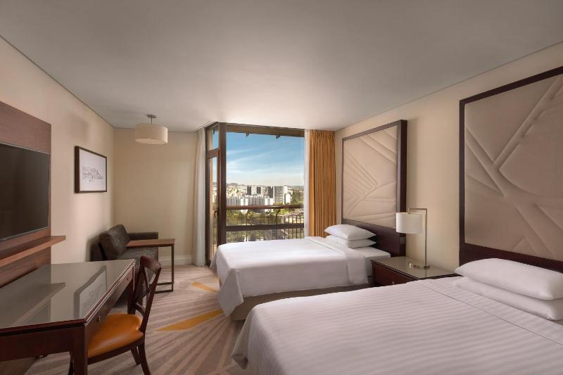 Lisbon Marriott Hotel - image 7