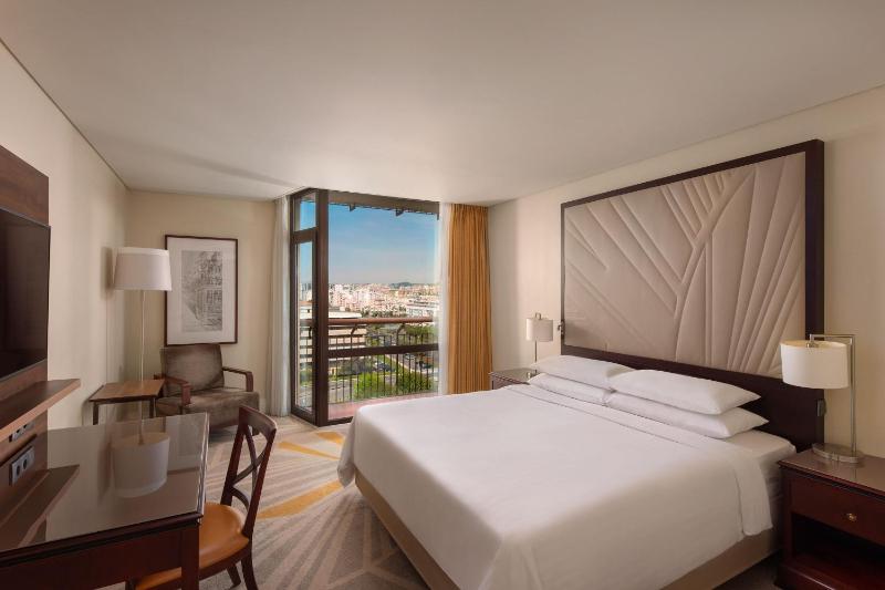 Comfort King, Guest room, 1 King, Balcony image 1