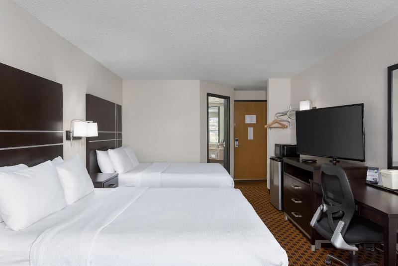 Double Room with Two Double Beds - Non-Smoking image 3