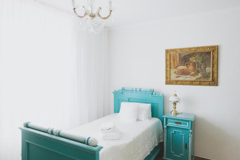 Single Room image 3