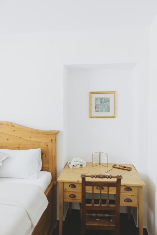 Single Room image 4