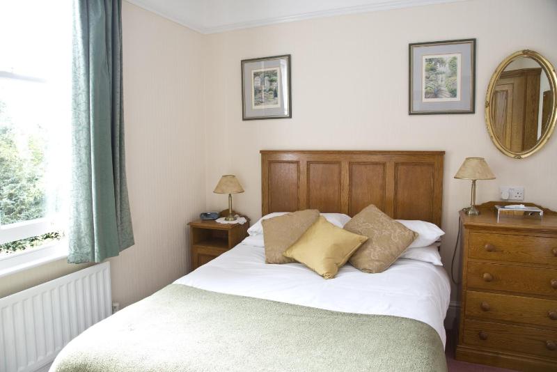 Single Room with Shower image 2